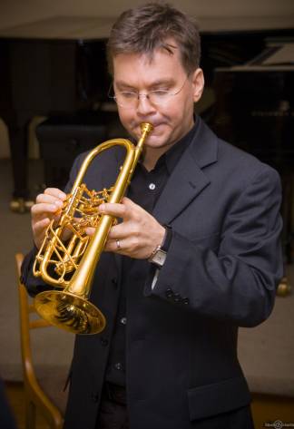 Playing the rotary trumpet